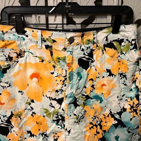 🌾HOST PICK🌾 CROFT & BARROW PEACH ORANGE & MULTICOLOR ACCENTS MINI SKORT - Picture 2 of 5